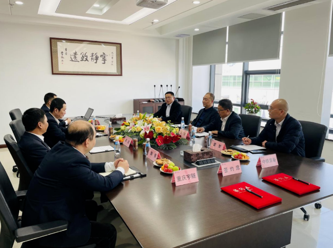 喜簽30列大噸位水平運輸編組丨中鐵裝備設備公司與重慶宇隧達成戰略合作